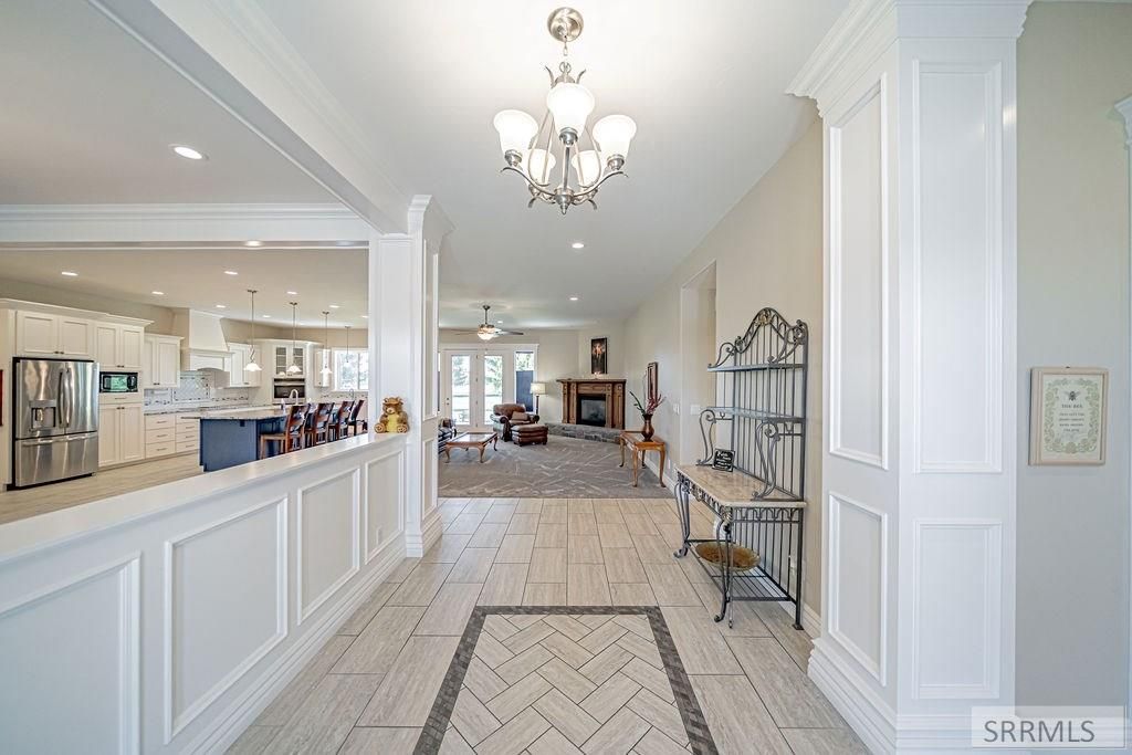 Image 3 of property listing at 899 N Von Elm Drive, Blackfoot, ID 83221