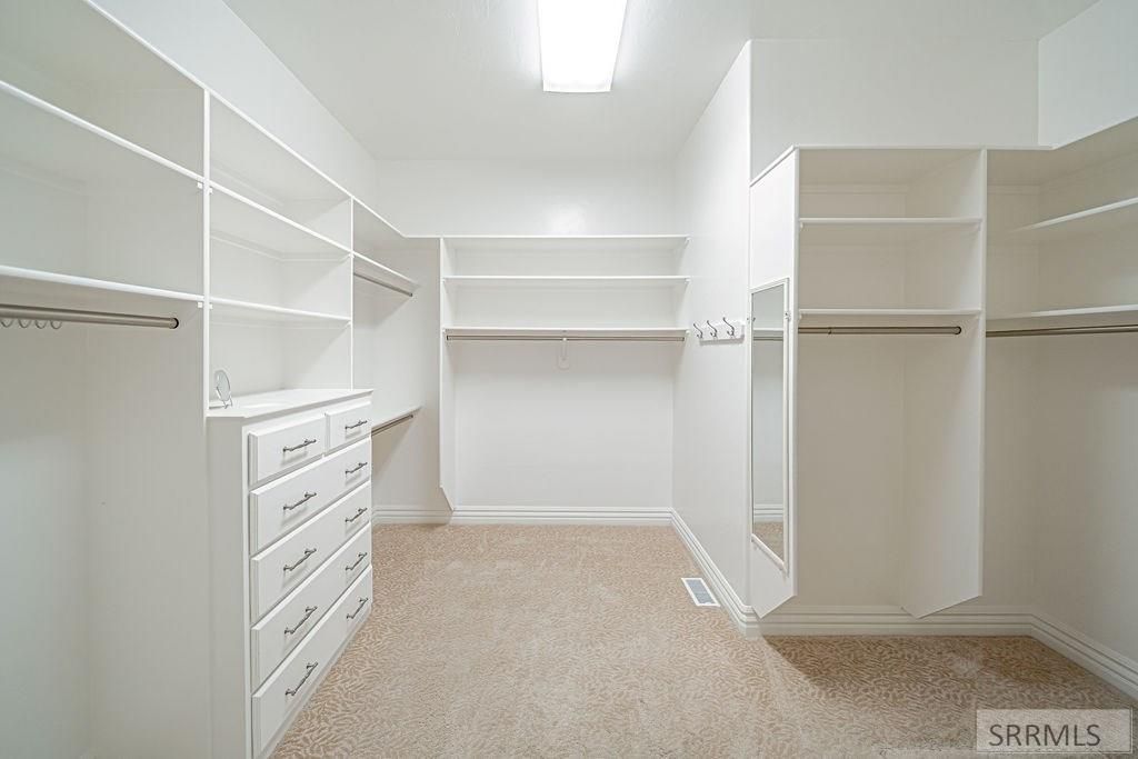 Image 32 of property listing at 899 N Von Elm Drive, Blackfoot, ID 83221