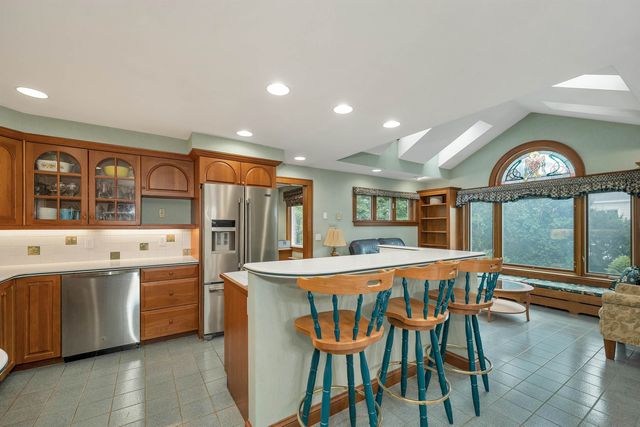 284 Hawthorne Street, Manchester, NH 03104