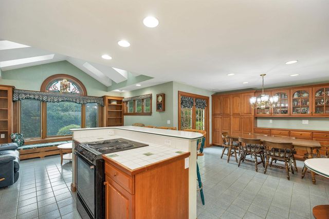 284 Hawthorne Street, Manchester, NH 03104