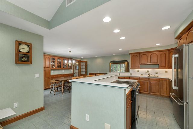 284 Hawthorne Street, Manchester, NH 03104