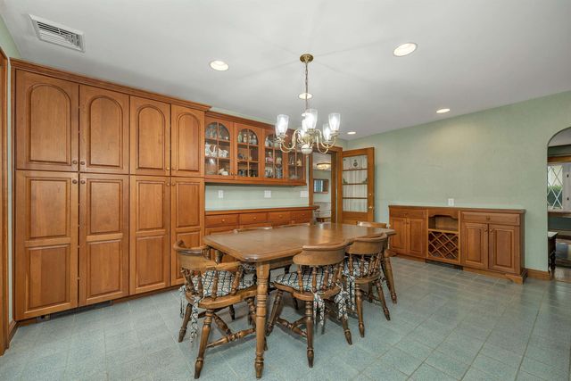 284 Hawthorne Street, Manchester, NH 03104