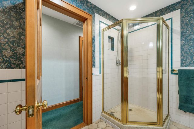 284 Hawthorne Street, Manchester, NH 03104