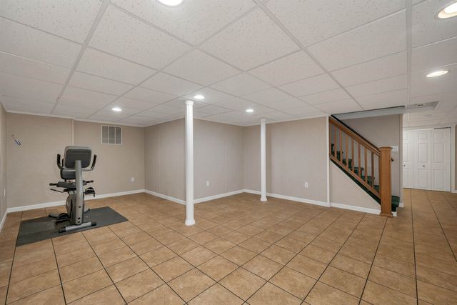 284 Hawthorne Street, Manchester, NH 03104