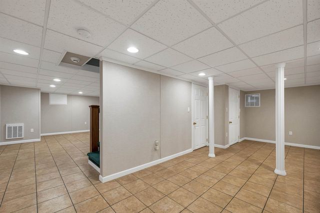 284 Hawthorne Street, Manchester, NH 03104