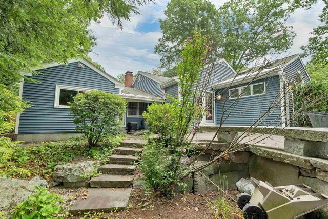 284 Hawthorne Street, Manchester, NH 03104