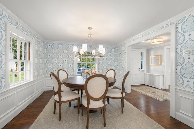 4 Woodlawn Oval, Wellesley, MA 02481