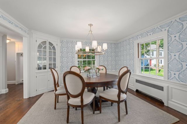 4 Woodlawn Oval, Wellesley, MA 02481