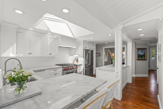 4 Woodlawn Oval, Wellesley, MA 02481