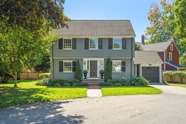 4 Woodlawn Oval, Wellesley, MA 02481
