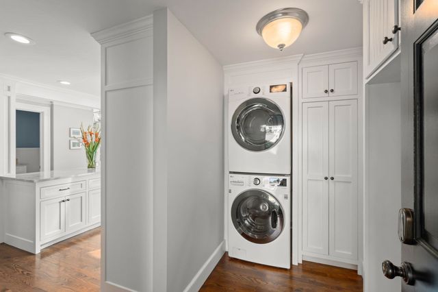4 Woodlawn Oval, Wellesley, MA 02481