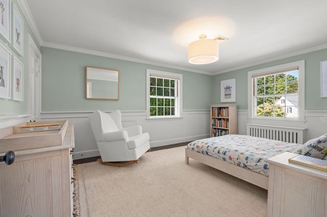 4 Woodlawn Oval, Wellesley, MA 02481