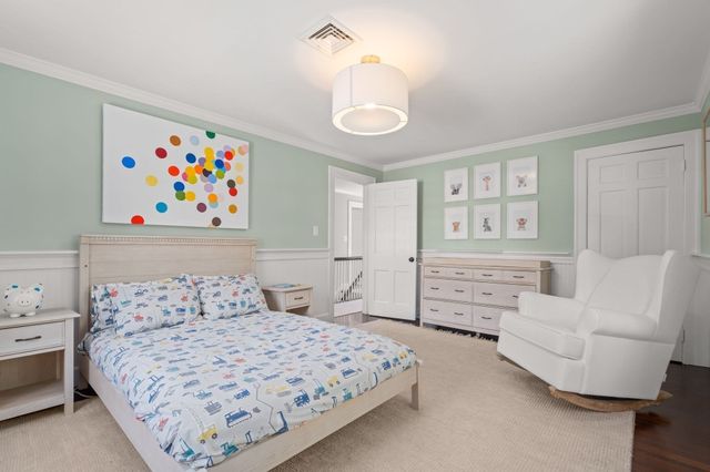 4 Woodlawn Oval, Wellesley, MA 02481
