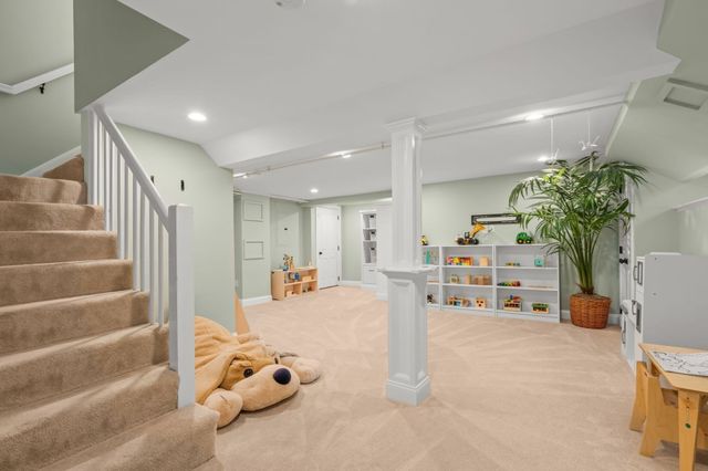 4 Woodlawn Oval, Wellesley, MA 02481