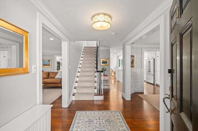 4 Woodlawn Oval, Wellesley, MA 02481