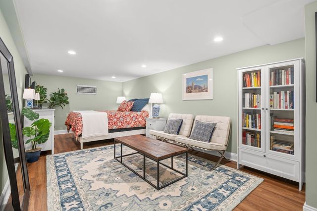 4 Woodlawn Oval, Wellesley, MA 02481