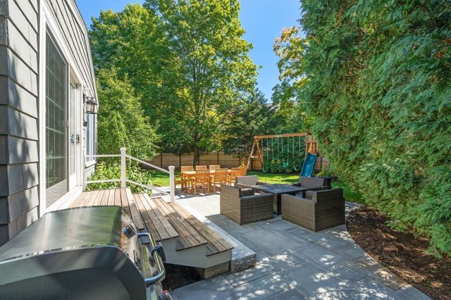 4 Woodlawn Oval, Wellesley, MA 02481