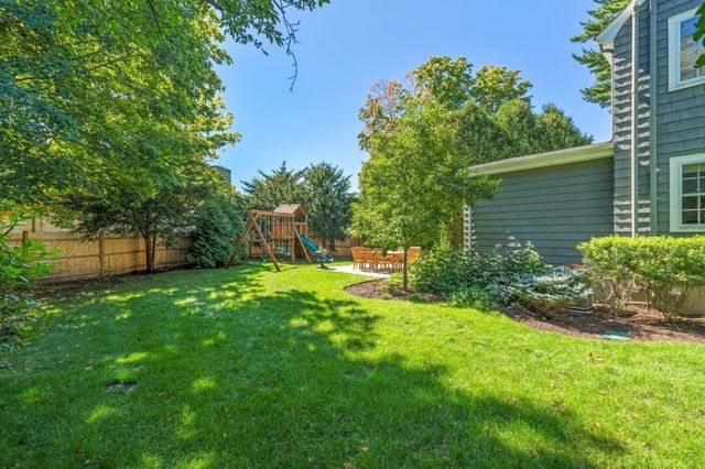 4 Woodlawn Oval, Wellesley, MA 02481