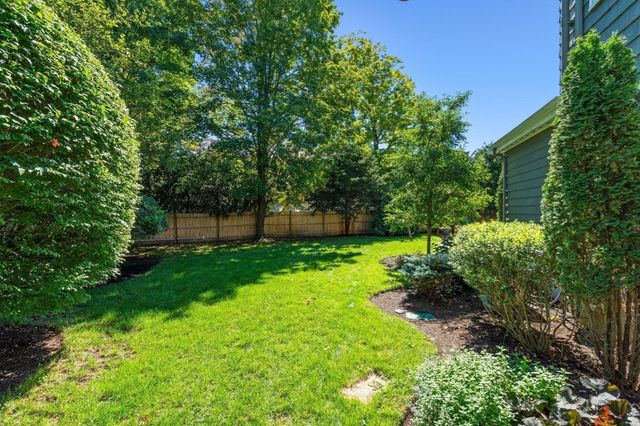 4 Woodlawn Oval, Wellesley, MA 02481