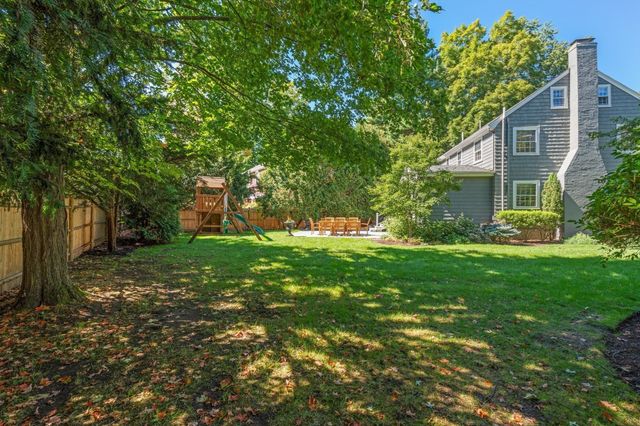4 Woodlawn Oval, Wellesley, MA 02481