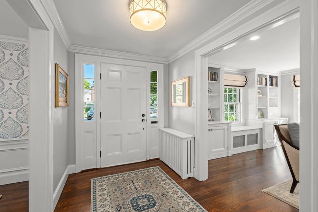 4 Woodlawn Oval, Wellesley, MA 02481