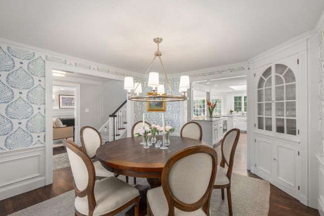 4 Woodlawn Oval, Wellesley, MA 02481