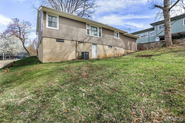 17 Marietta Place, Alton, IL 62002