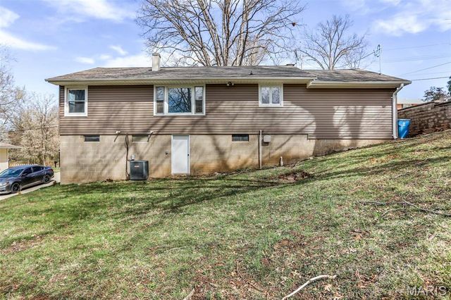 17 Marietta Place, Alton, IL 62002