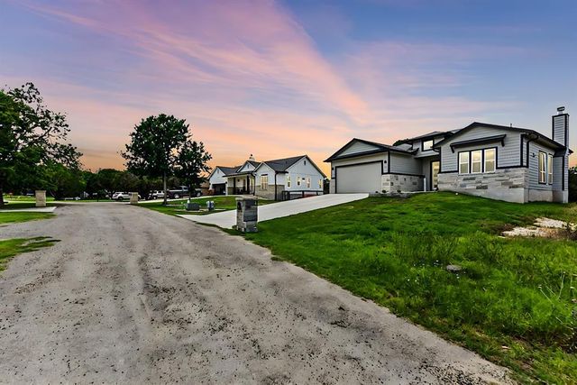 26 Quiet Meadow CIR, Wimberley, TX 78676