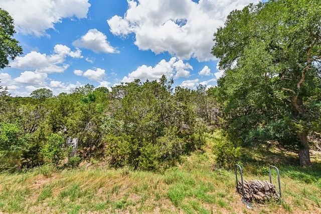26 Quiet Meadow CIR, Wimberley, TX 78676
