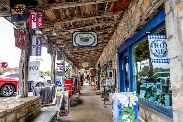26 Quiet Meadow CIR, Wimberley, TX 78676