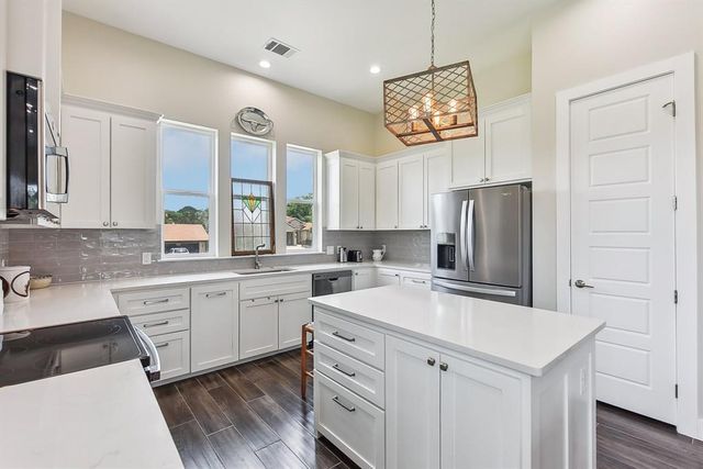 26 Quiet Meadow CIR, Wimberley, TX 78676