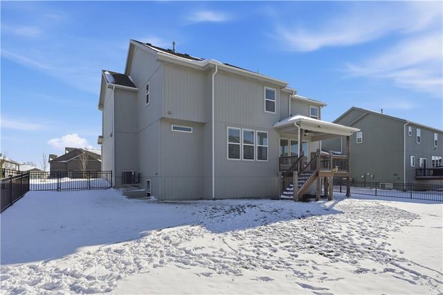 18926 Ocheltree Street, Spring Hill, KS 66083