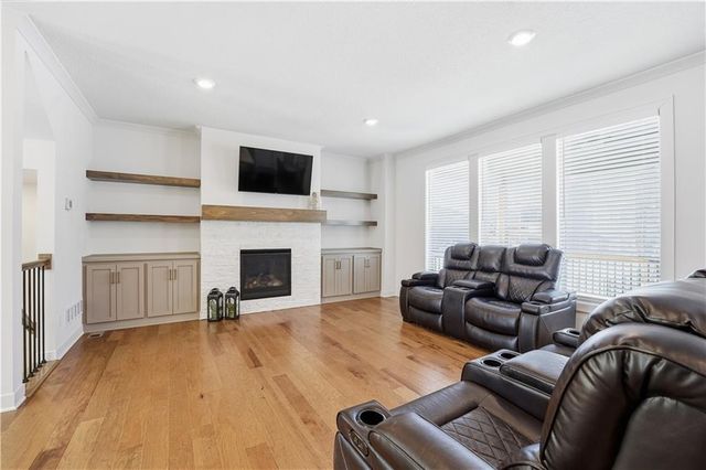 18926 Ocheltree Street, Spring Hill, KS 66083