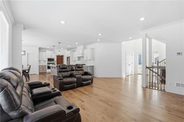 18926 Ocheltree Street, Spring Hill, KS 66083