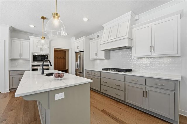 18926 Ocheltree Street, Spring Hill, KS 66083