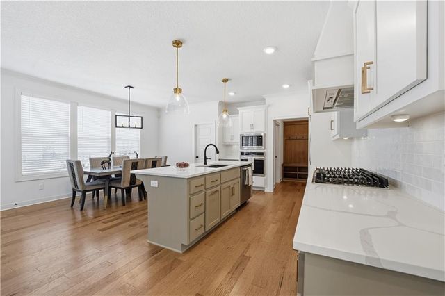 18926 Ocheltree Street, Spring Hill, KS 66083