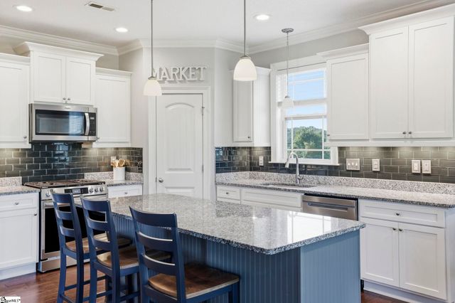 720 E Ridgewater Drive, Chesnee, SC 29323