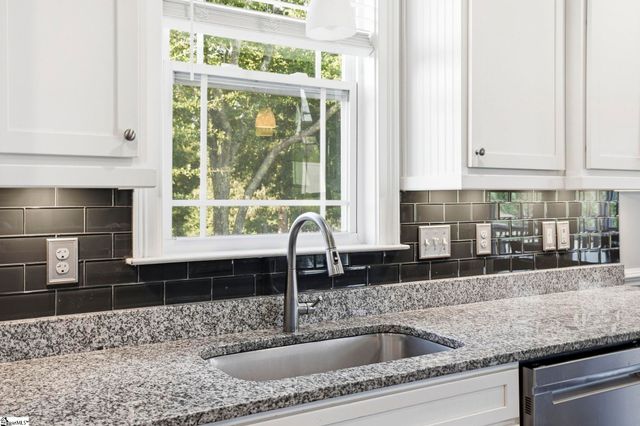 720 E Ridgewater Drive, Chesnee, SC 29323