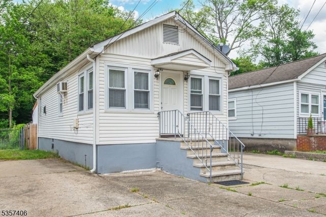 20 Park Dr, Oakland Boro, NJ 07436