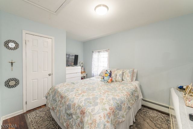 20 Park Dr, Oakland Boro, NJ 07436