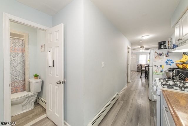 20 Park Dr, Oakland Boro, NJ 07436