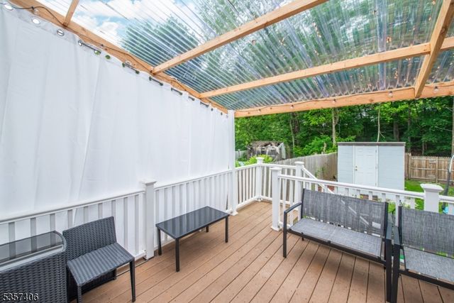 20 Park Dr, Oakland Boro, NJ 07436