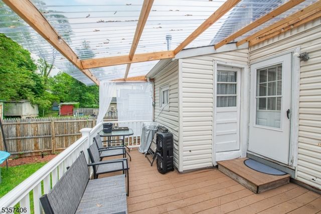 20 Park Dr, Oakland Boro, NJ 07436