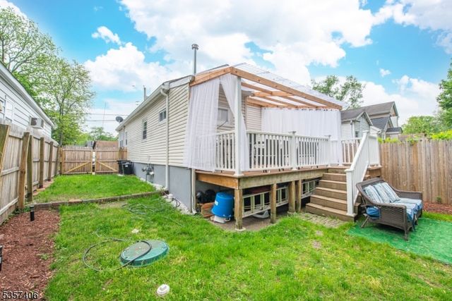 20 Park Dr, Oakland Boro, NJ 07436