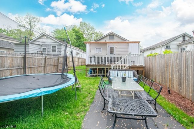 20 Park Dr, Oakland Boro, NJ 07436
