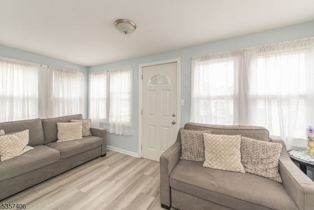 20 Park Dr, Oakland Boro, NJ 07436