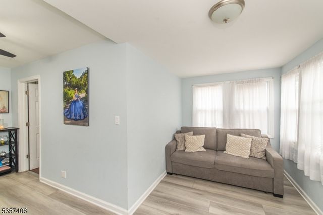 20 Park Dr, Oakland Boro, NJ 07436