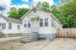 20 Park Dr, Oakland Boro, NJ 07436