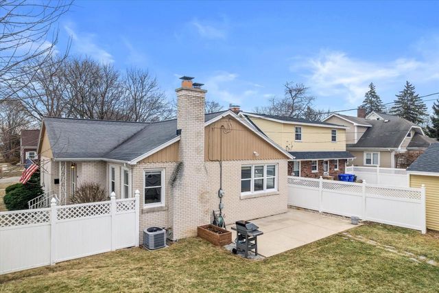 505 77th STREET, Kenosha, WI 53143